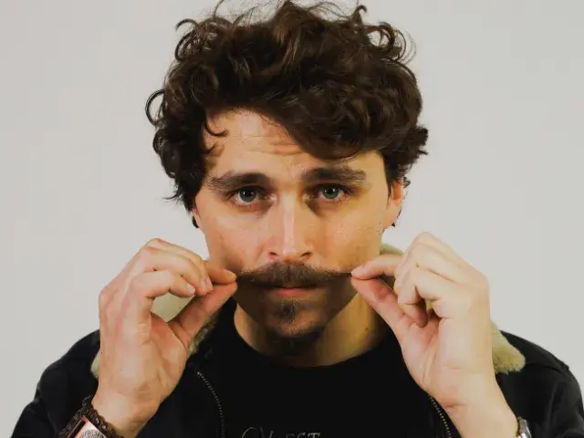 Movember é um movimento internacional que procura sensibilizar para a forma como os homens encaram a sua própria saúde.  